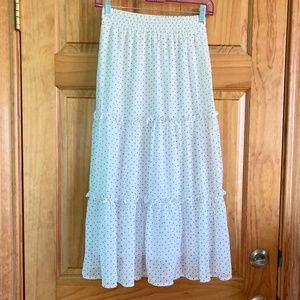 Women’s size XS Blousology white flowy tiered skirt with black polka dots